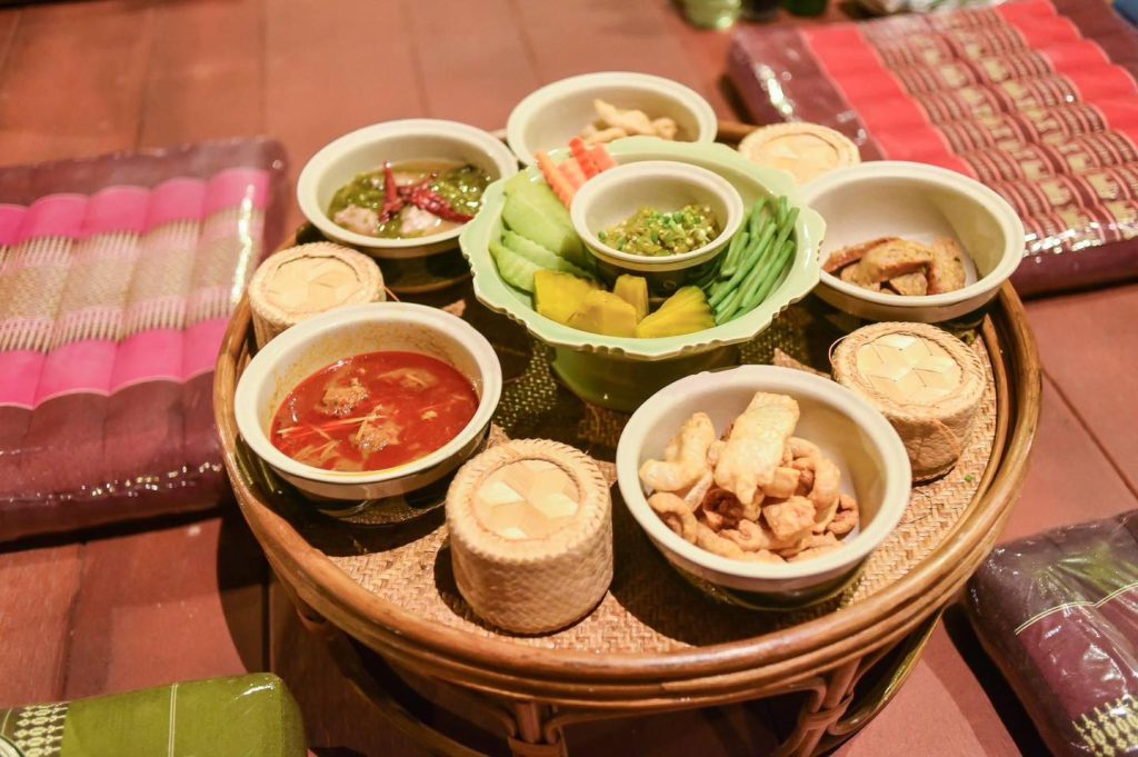 ร้านอาหารเหนือโตกตอง
